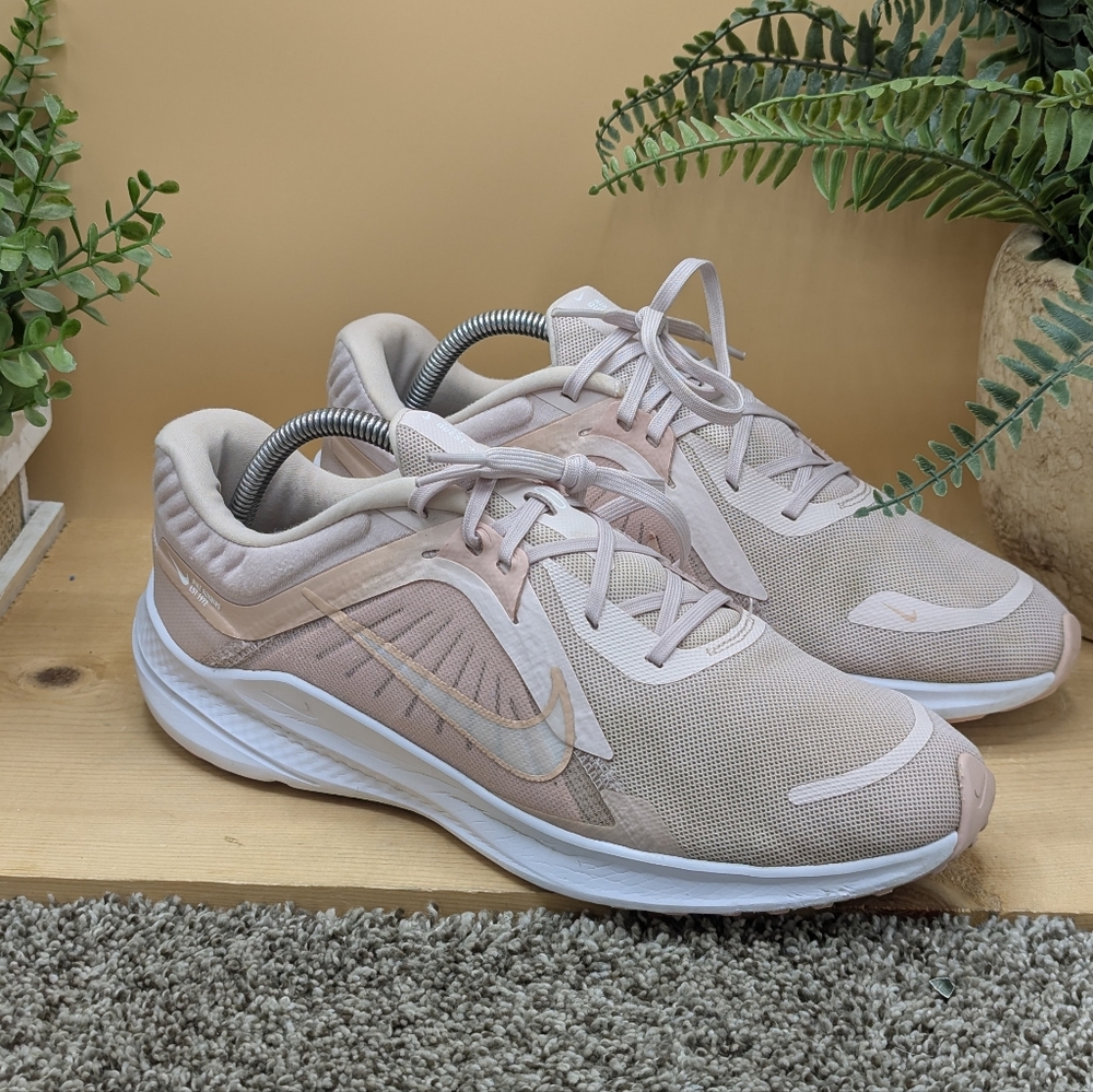 Nike Quest 5 Barely Rose Women's Size 10 Running Shoes Casual Walking